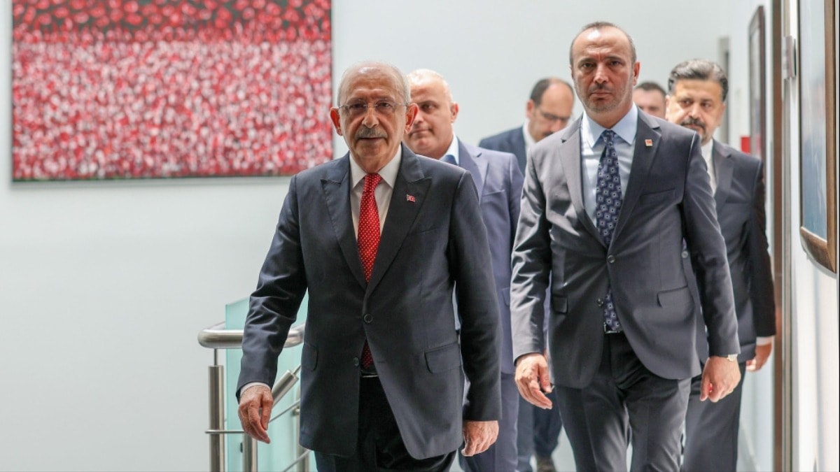 Kılıçdaroğlu'ndan istifalara veto: Zeynel Emre'ye görev iade