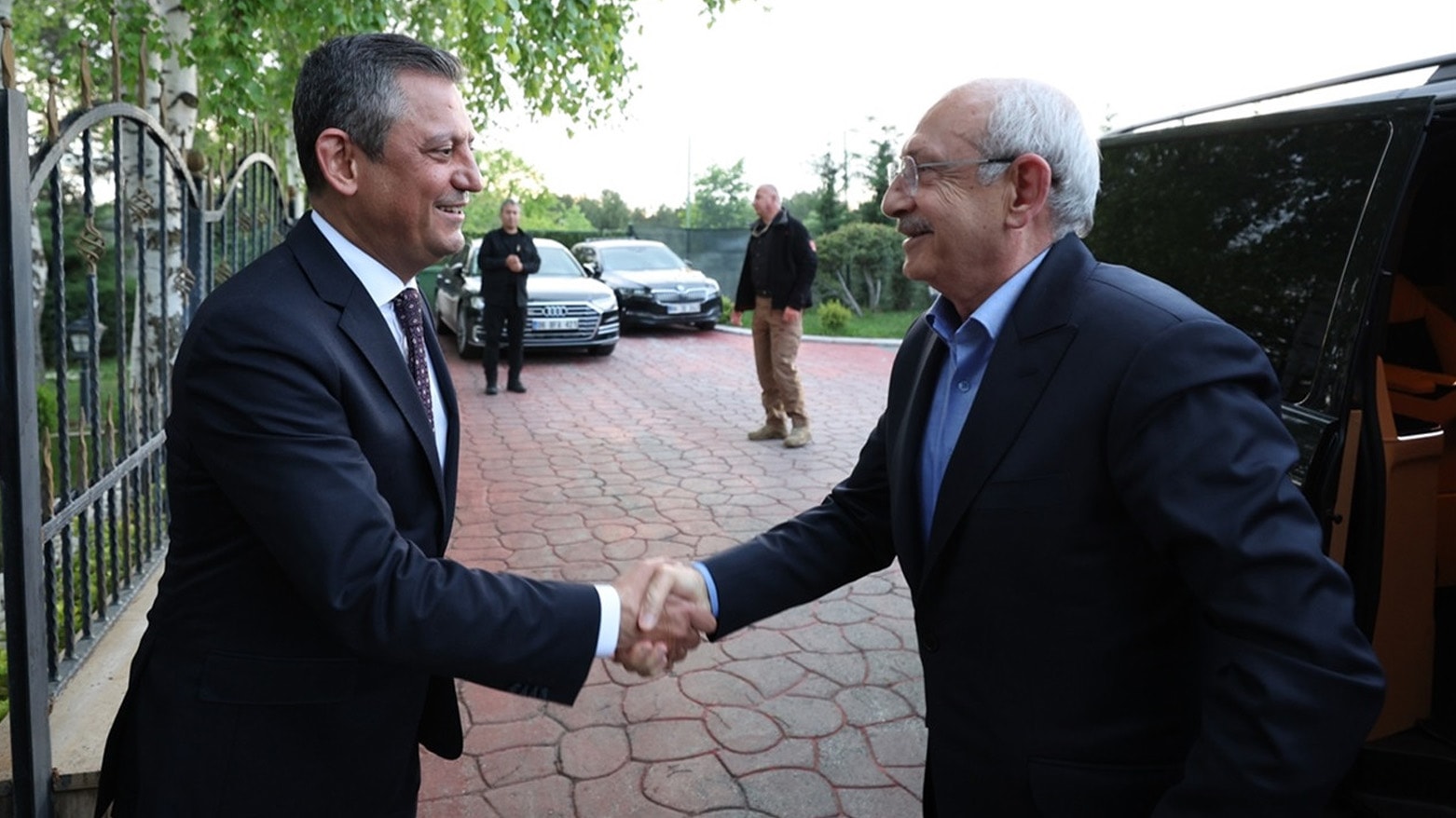 Kılıçdaroğlu ve Özel arasında 8 saat süren pazarlık son anda masadan kalktı