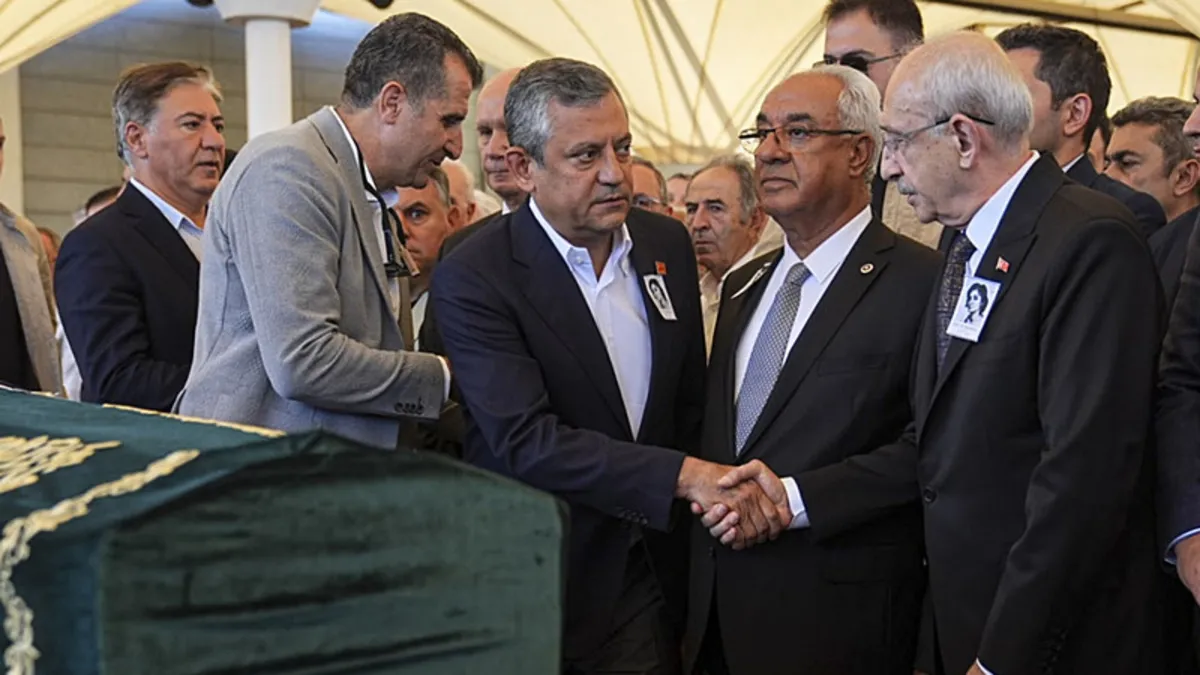 Kılıçdaroğlu ve Özel arasında cenazede soğuk tokalaşma krizi