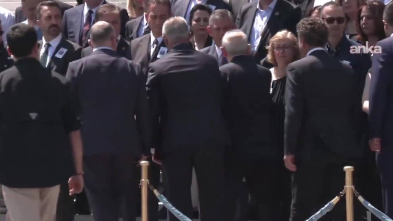Kılıçdaroğlu ve Özel, Orhan Sür'ün cenazesinde bir araya geldi