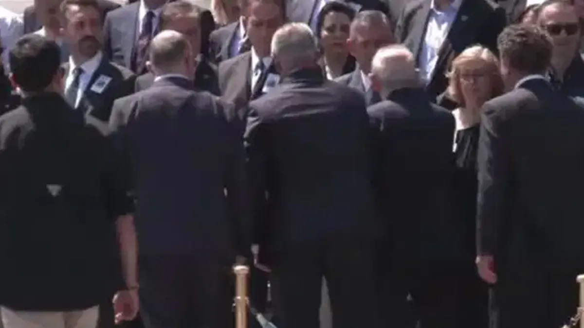 Kılıçdaroğlu ve Özgür Özel cenazede bir araya geldi