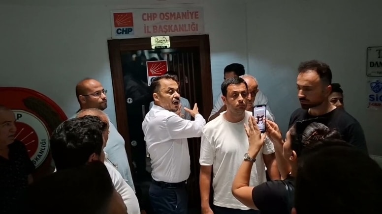 Kılıçdaroğlu yönetiminin atadığı başkan, il binasına çilingirle girdi
