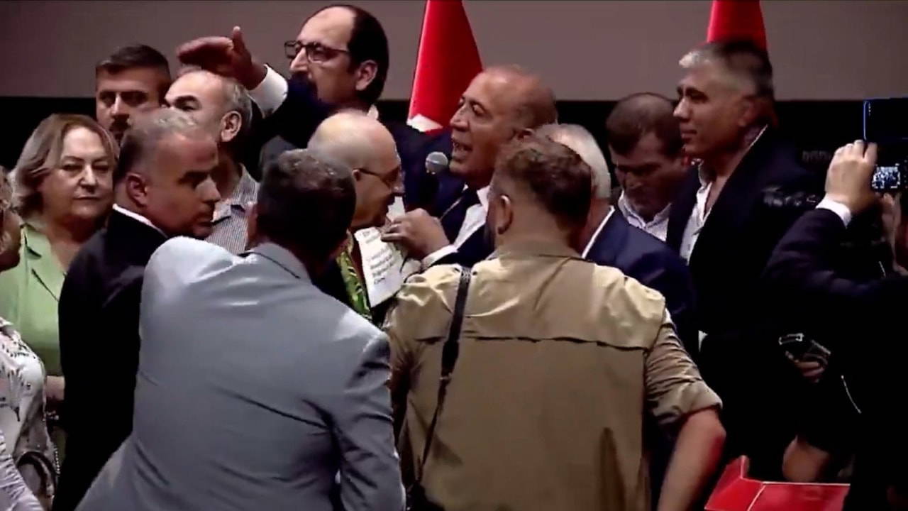 Kılıçdaroğlu'ndan parti rozeti takarken uyarı: Kayyım Gürsel Tekin sözleri gündem oldu