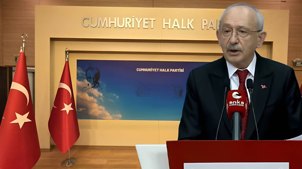 Kılıçdaroğlu'nun açıklama yaptığı salondaki parti yazısı kaldırıldı