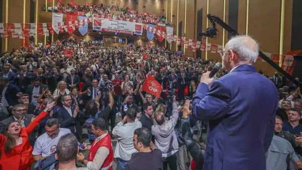 Kılıçdaroğlu'nun Üye Töreninde Figüran Skandalı: Soruşturma Başlatıldı