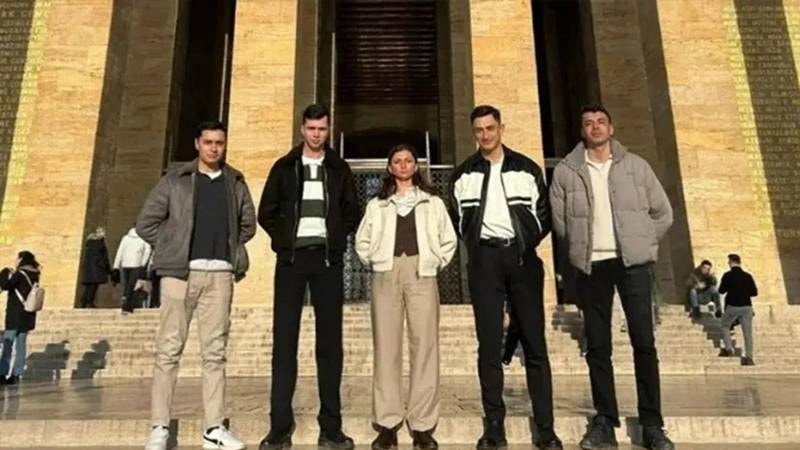 Kılıçlı yeminiyle manşet olan teğmen, milli gurur madalyası aldı