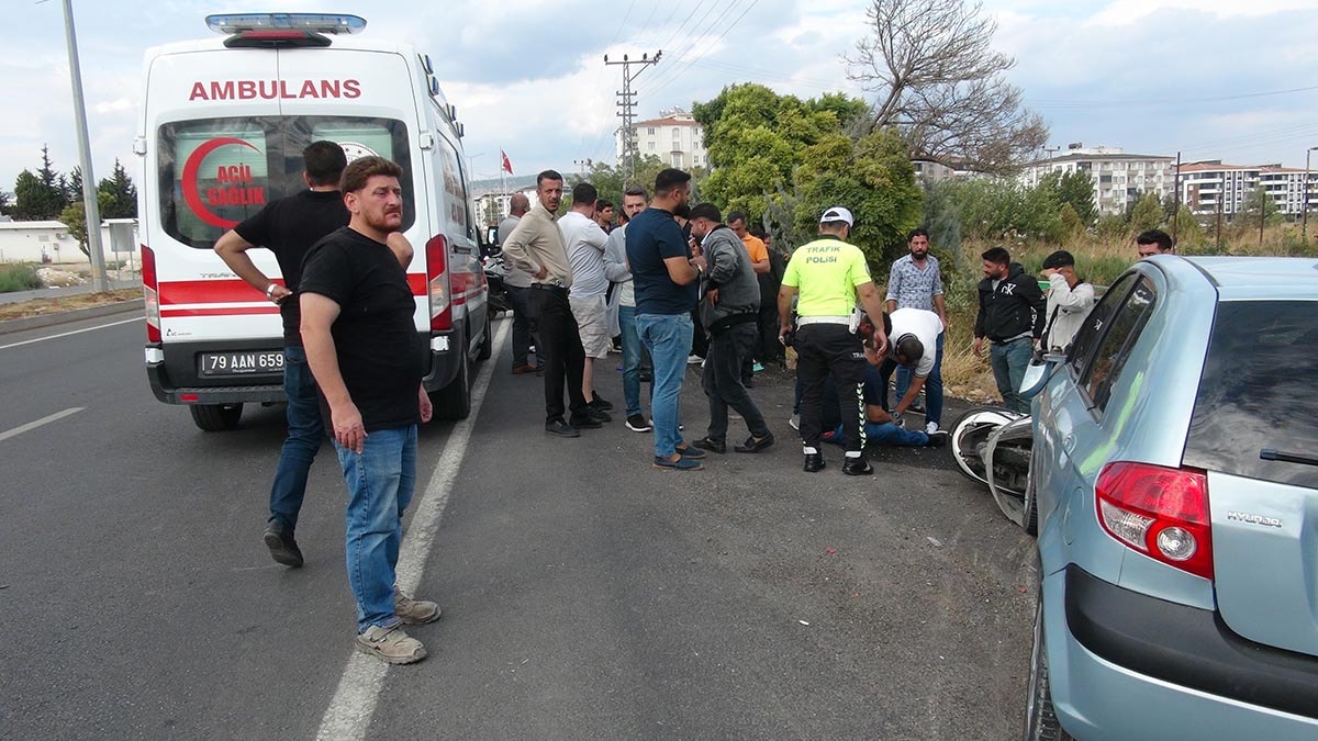 Kilis'te Motosiklet ve Otomobil Çarpıştı: 2 Yaralı