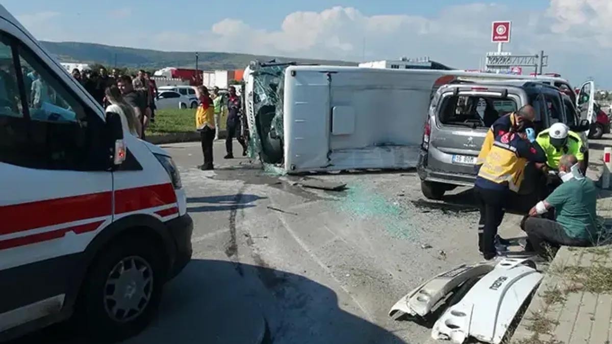 Kilis'te otomobil devrildi: 4'ü çocuk 7 yaralı