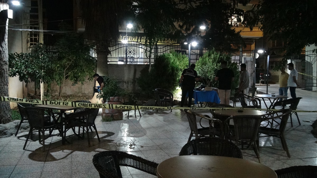 Kilis'te boşanma aşamasındaki eşini çay bahçesinde öldürdü