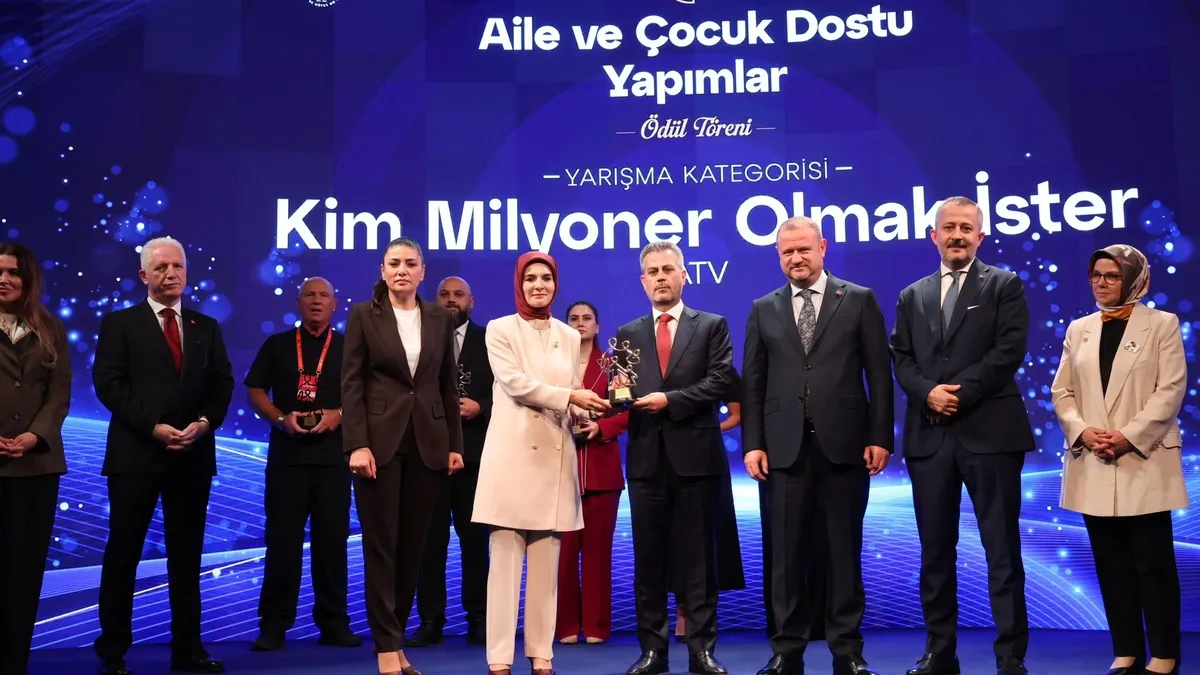 Kim Milyoner Olmak İster'e Aile ve Çocuk Dostu Yapım Ödülü