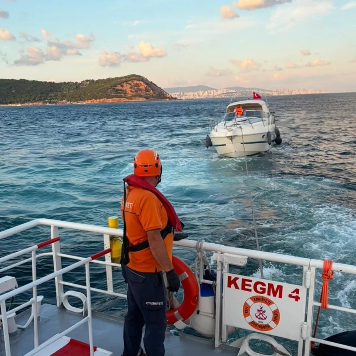 Kınalıada açıklarında tekne arızası: 2 kişi kurtarıldı