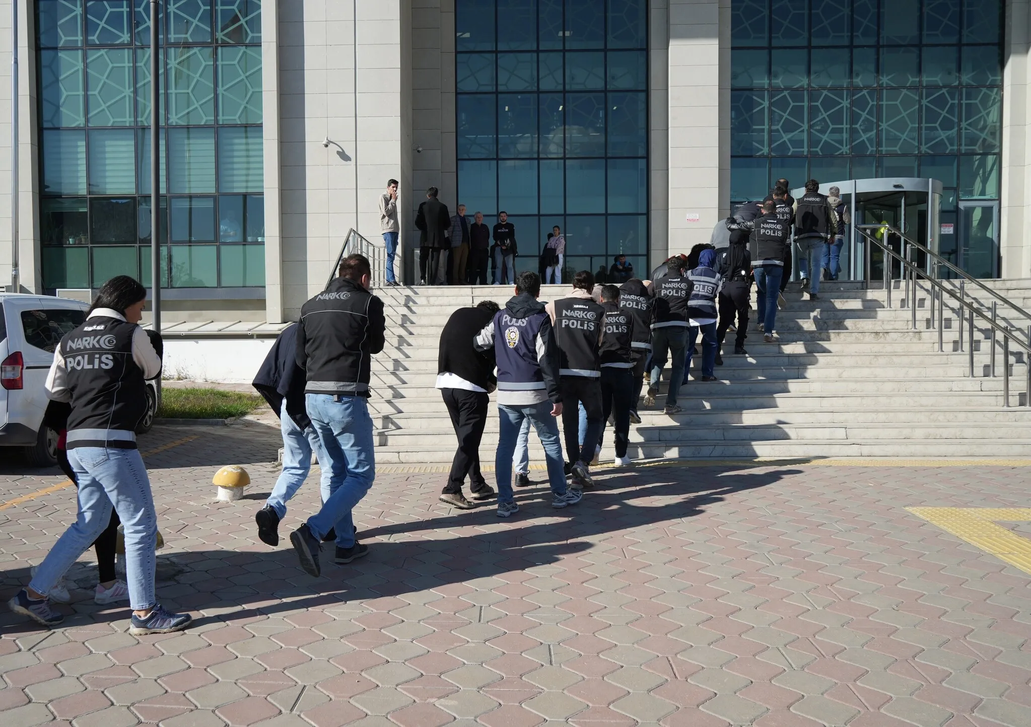 Kırıkkale'de Fuhuş ve Uyuşturucu Operasyonu: 35 Gözaltı