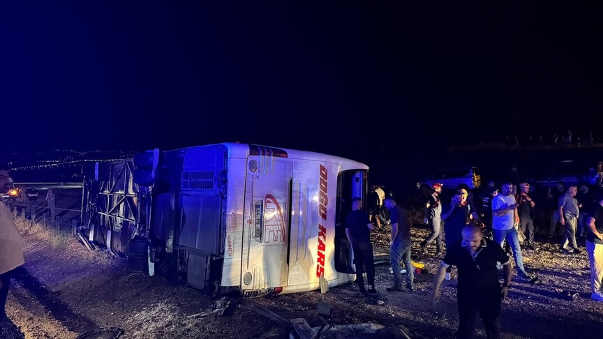 Kırıkkale'de otobüs devrildi: 29 yaralı