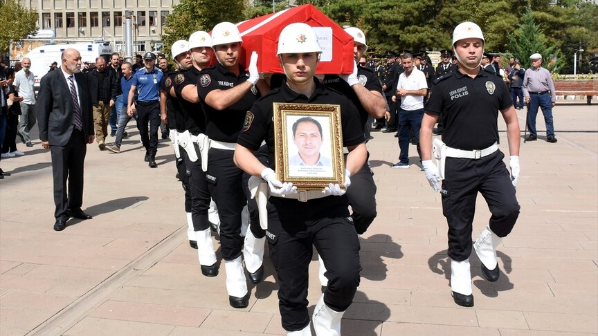 Kırıkkale'de şehit olan polis memuru Batuhan Sarıyalçınkaya son yolculuğuna uğurlandı