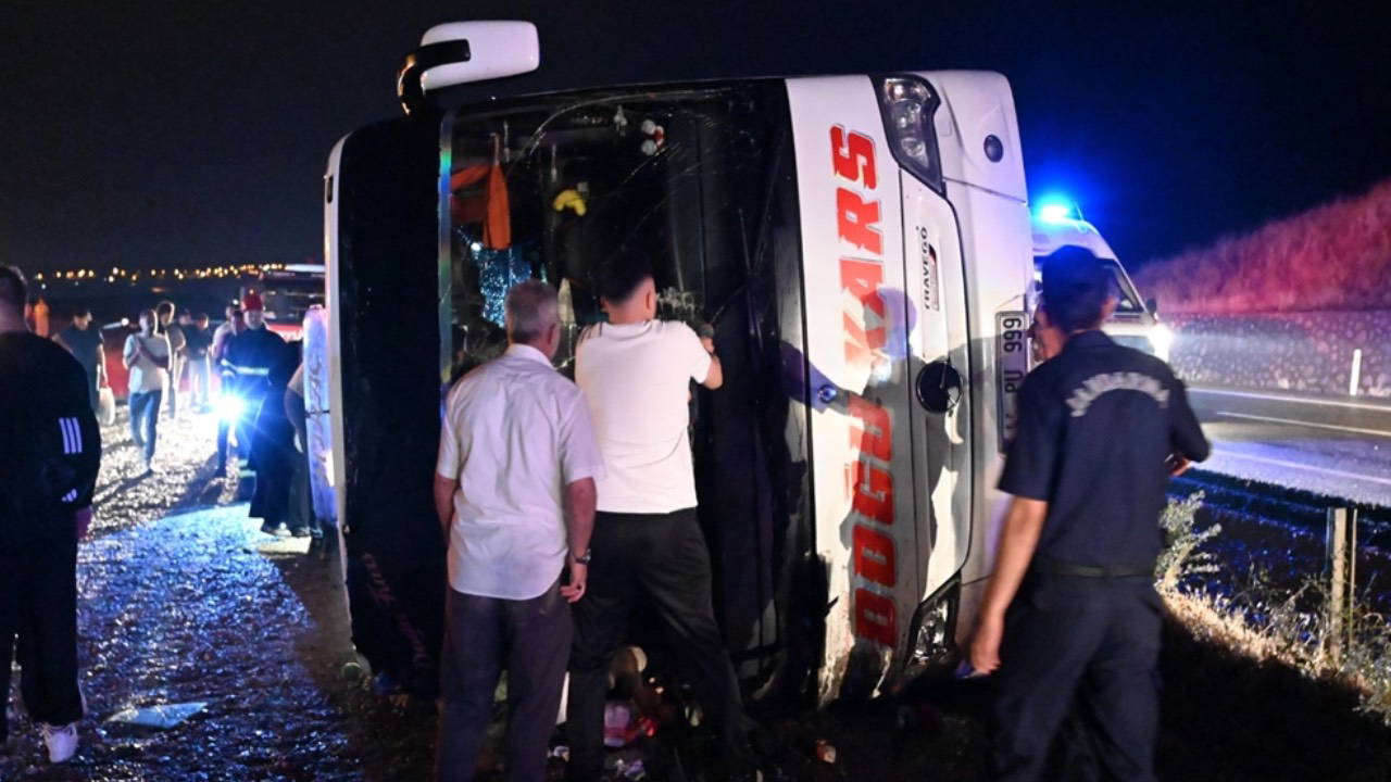 Kırıkkale'de yolcu otobüsü devrildi: 40 yaralı