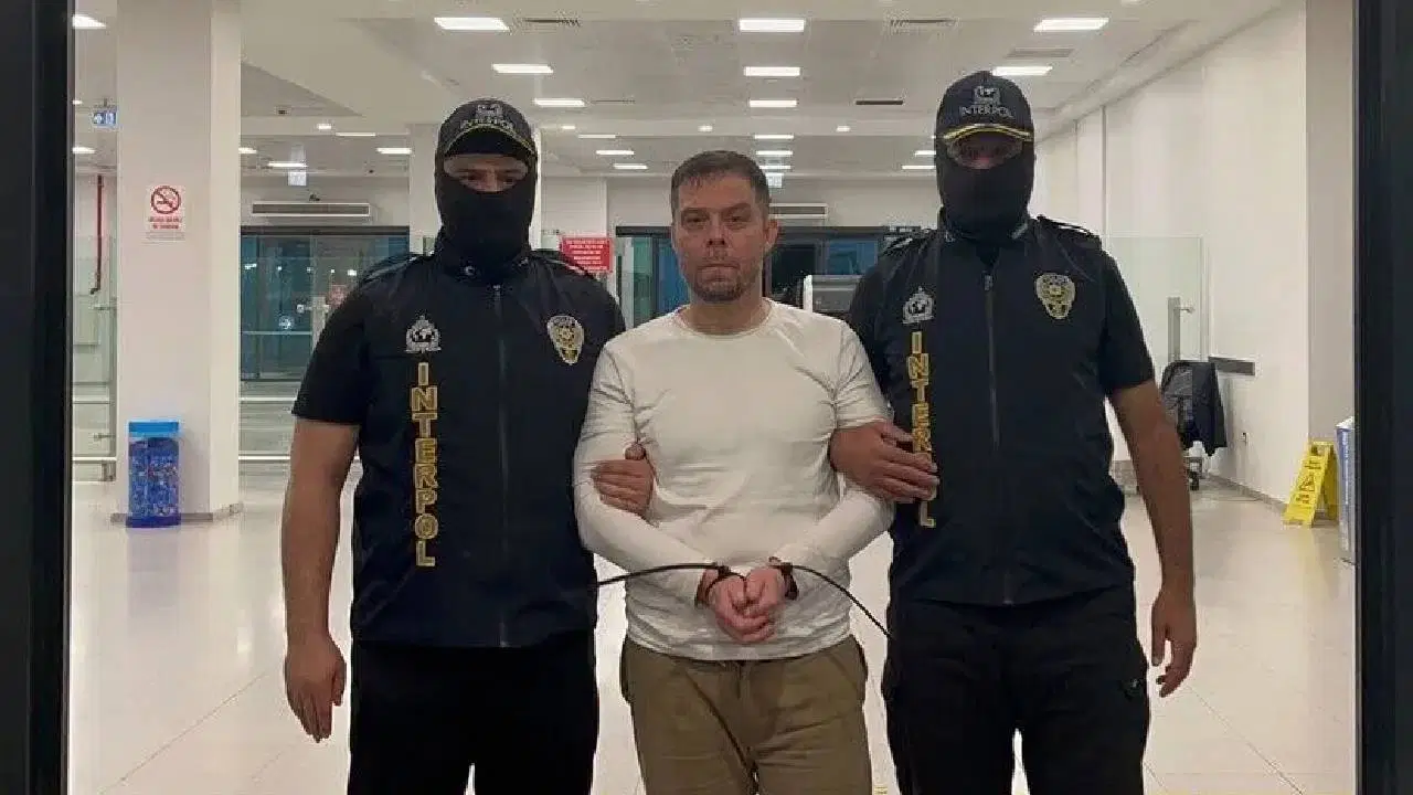 Kırmızı Bültenle Aranan Serkan Kurtuluş İzmir'de Tutuklandı