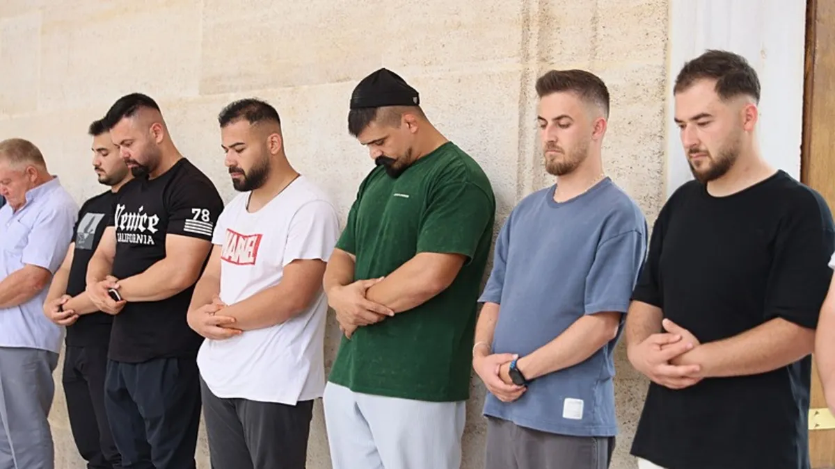 Kırkpınar pehlivanları Selimiye'de buluştu: Cuma namazı ve dua