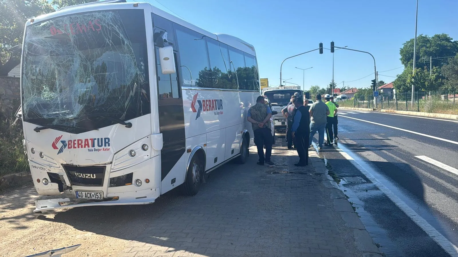 Kırşehir'de işçi servisleri çarpıştı: 17 yaralı