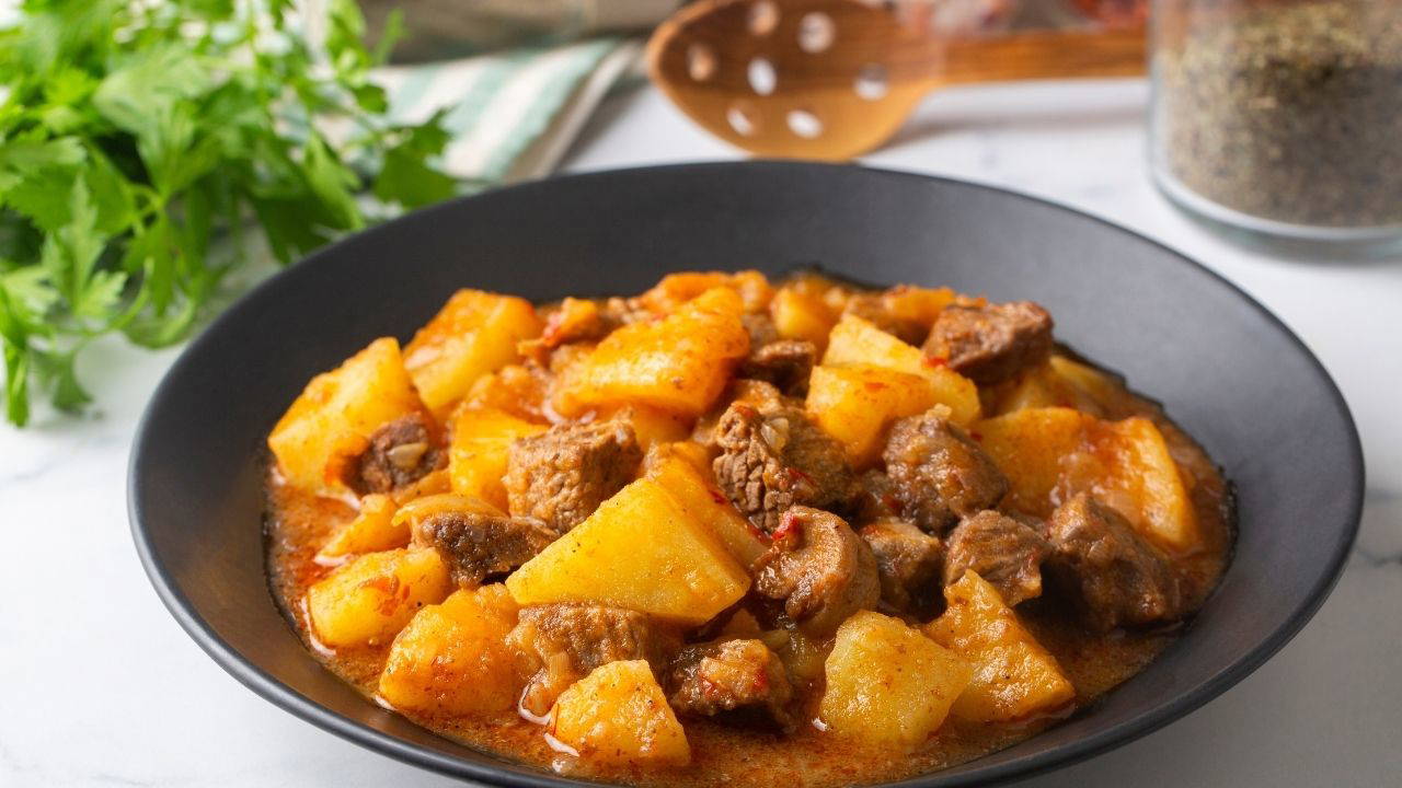 Kıymalı Patates Yemeği Tarifi: Suyuna Ekmek Bandıran Lezzet