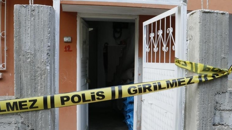 Kızını eve çağırıp cinayeti itiraf etti: Anneni öldürdüm