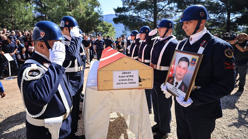KKTC'deki Gemi Kazasında Ölenler Mersin'de Son Yolculuğuna Uğurlandı