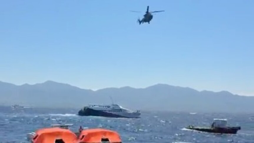 KKTC Girne Limanı'nda Feribot Alabora Oldu: Kurtarma Çalışmaları Sürüyor