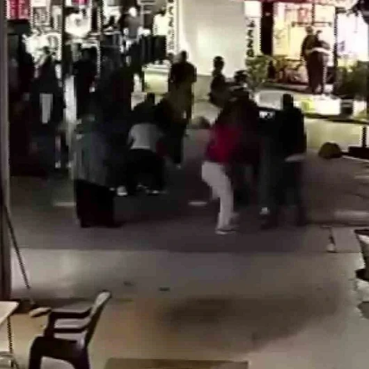 Kocaeli'de Anne ve Kızına Cadde Ortasında Darp: 'Senin Çocuğun Benim Çocuğumu Neden Dövdü