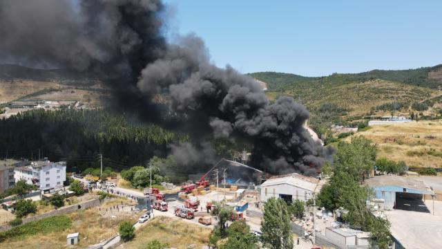 Kocaeli'de boya fabrikasında yangın: 1 ölü, 2 yaralı
