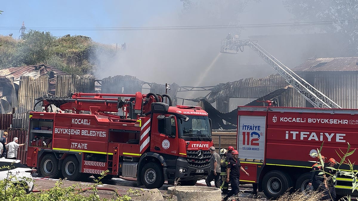 Kocaeli'de boya fabrikasında yangın: 1 ölü, 2 yaralı