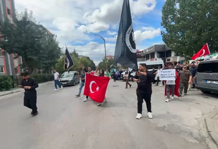Kocaeli'de Çerçeve Yasası Protestosu: 'İhanet Yasası' Sloganları Yükseldi