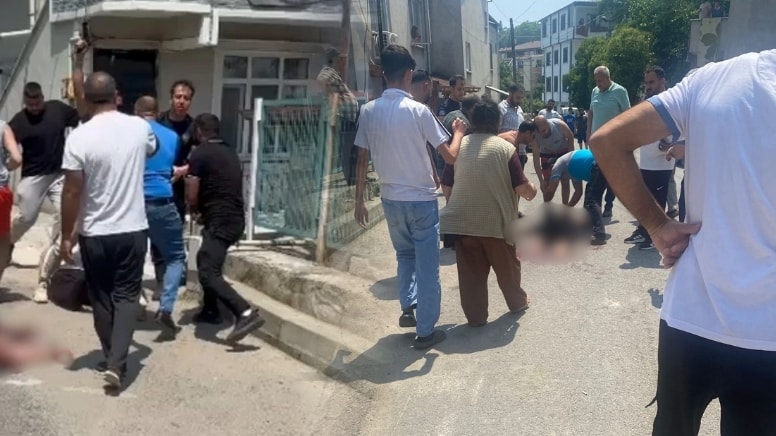 Kocaeli'de eşini bıçaklayarak öldüren zanlı linçten polis tarafından kurtarıldı
