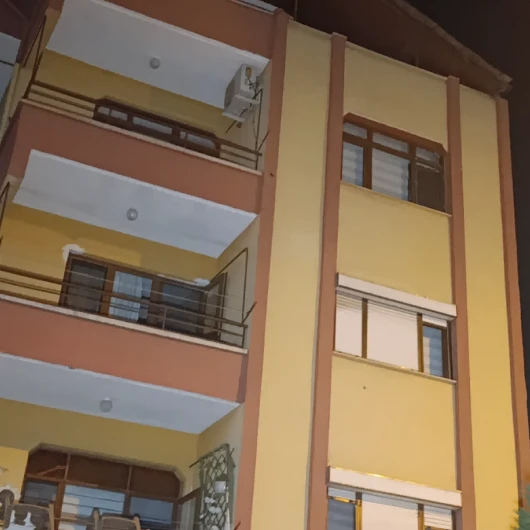 Kocaeli İzmit'te 4 Katlı Binada Kolon Sesleri Panik Yarattı