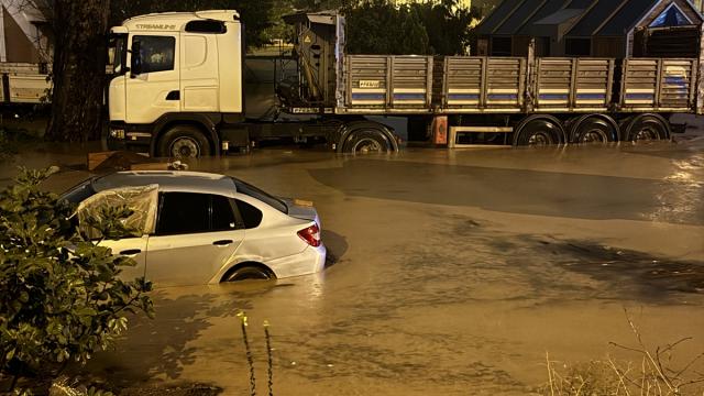 Kocaeli'de Sağanak Felaketi: Caddeler Göle Döndü
