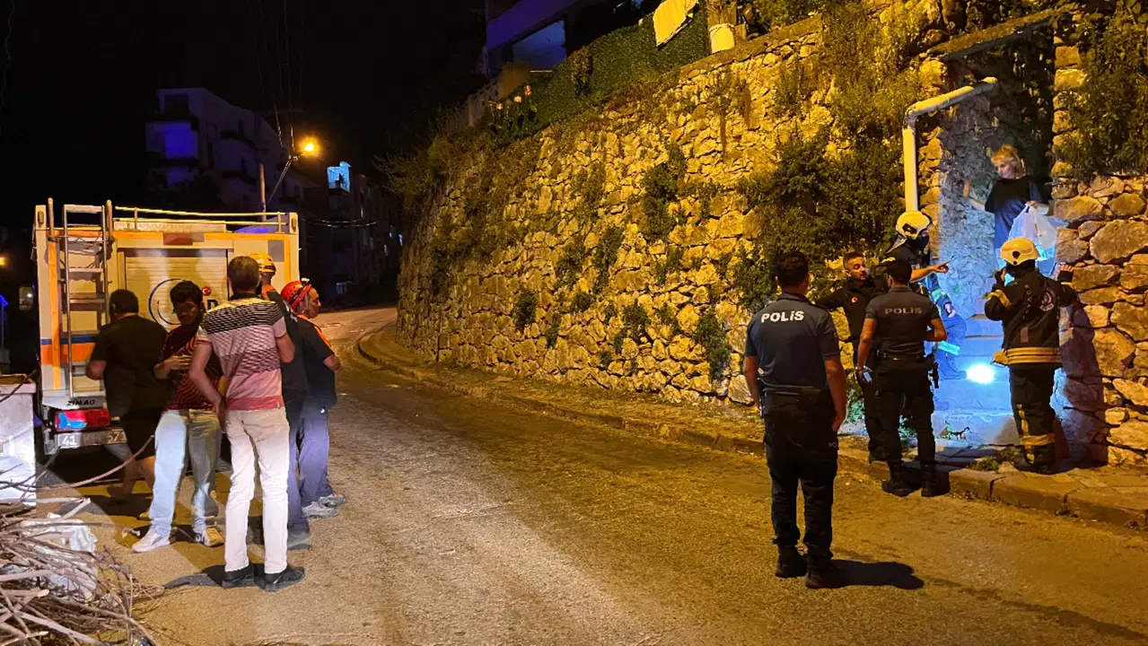 Kocaeli'nde Tavandan Sıva Düştü: 5 Kişi Evlerinden Tahliye Edildi