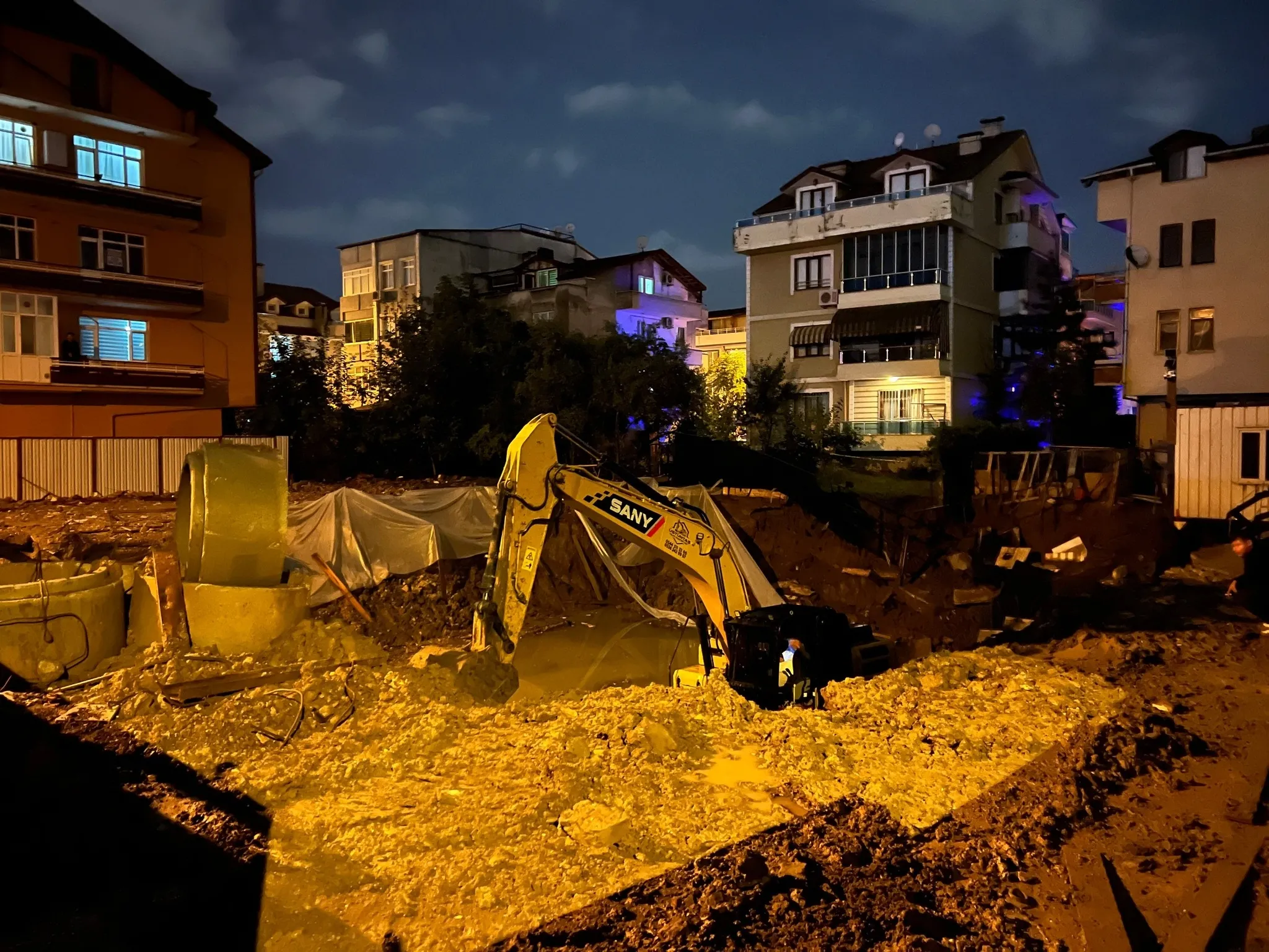 Kocaeli'de Toprak Kayması: 2 Bina Tahliye Edildi