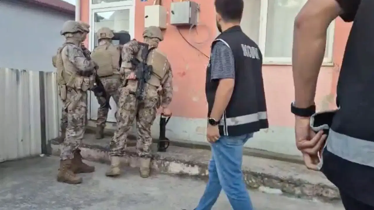 Kocaeli'nde silah kaçakçılığı operasyonu: 11 şüpheli yakalandı