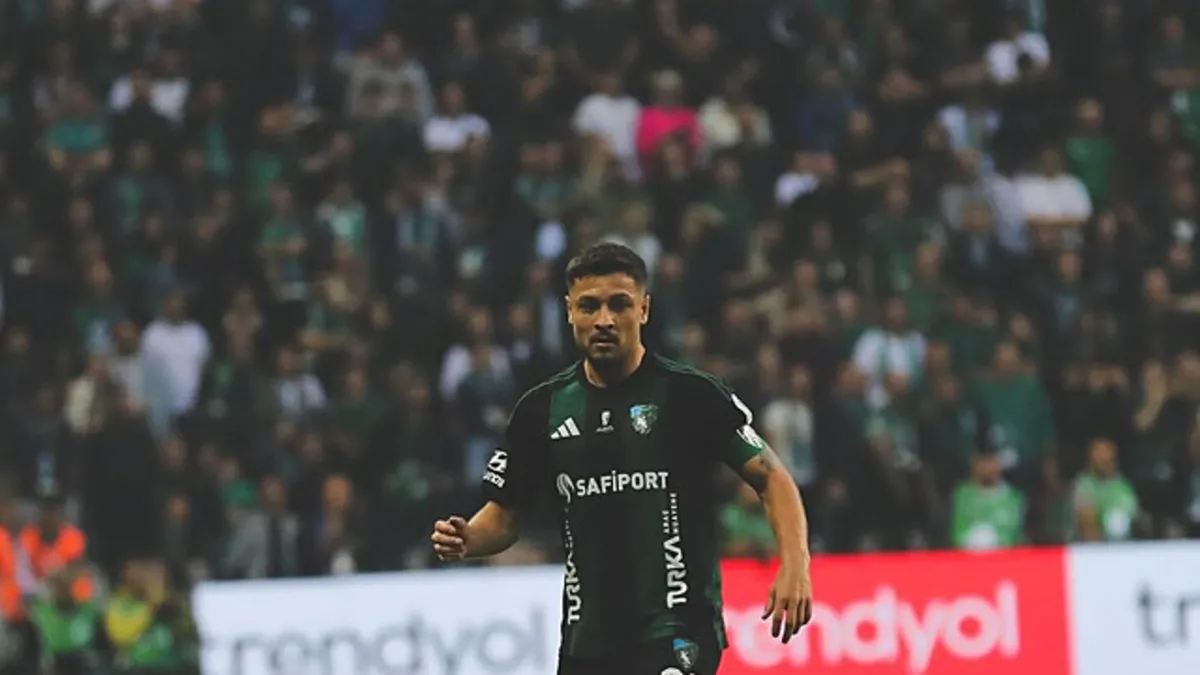 Kocaelispor'da Kaptan Ahmet Oğuz Veda Etti, Taraftara Duygusal Mesaj