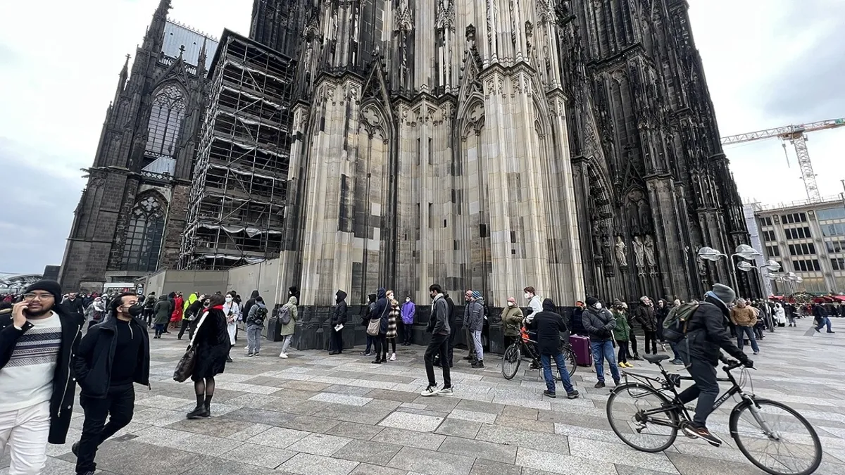 Köln Katedrali'ne giriş 1 Temmuz'dan itibaren paralı oluyor