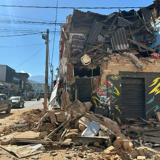 Kolombiya'da 7,4 Büyüklüğündeki Deprem: Ölü Sayısı 52'ye Yükseldi, Ulusal Afet Durumu İlan Edildi