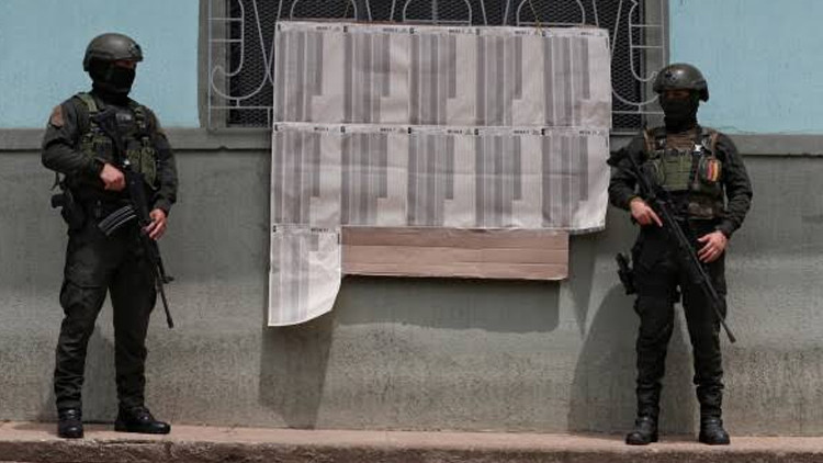 Kolombiya'da polis karakoluna bombalı taksi saldırısı: 1 ölü, 11 yaralı