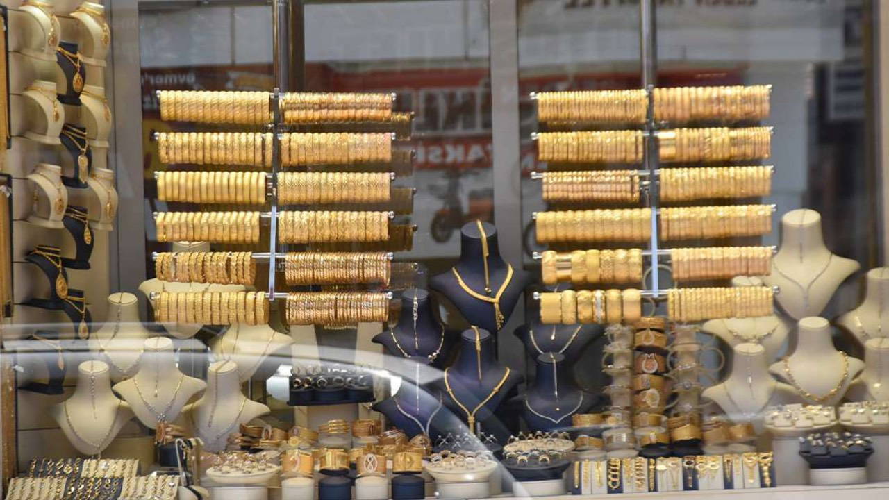 Komşusunu öldürdü, bileziği nasıl keseceğini kuyumcuya sordu