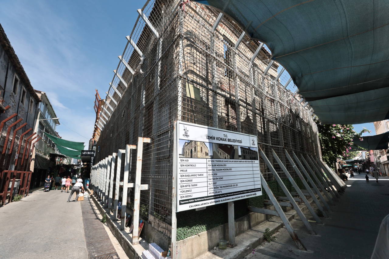 Konak’ta Tarihi Hamdi Dalan Sabun Fabrikası Restore Ediliyor