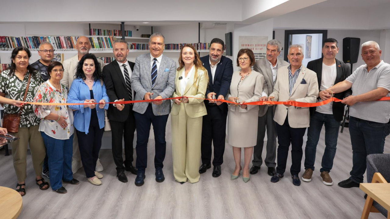 Konak'ta iki yeni Cumhuriyet Kütüphanesi hizmete girdi