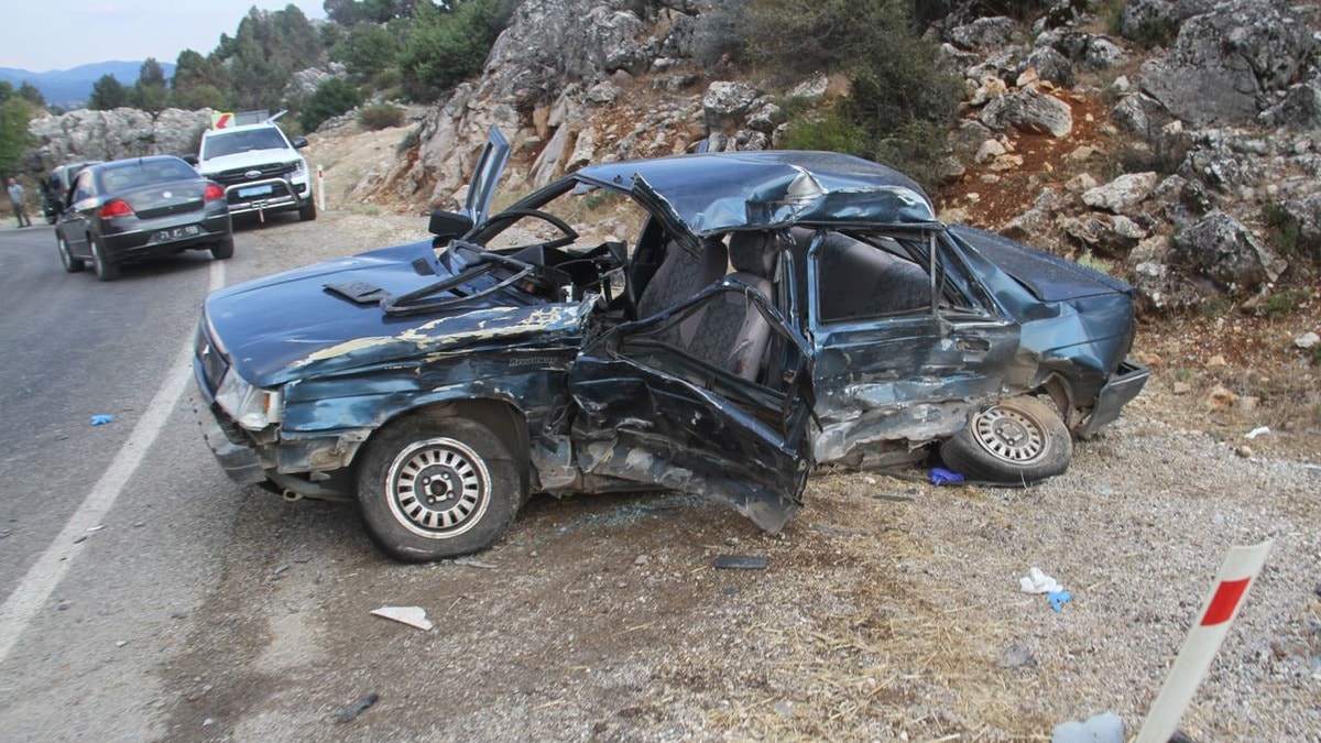 Konya'da Feci Kaza: Tır Otomobile Çarptı, 1 Ölü 3 Yaralı
