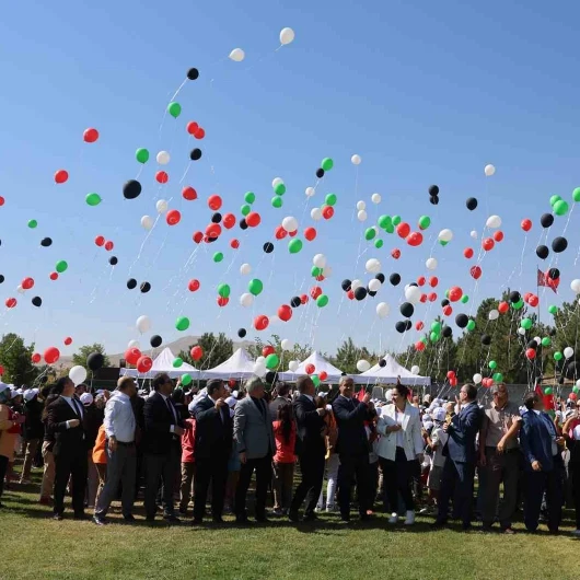 Konya'da Gazzeli Çocuklar İçin Uçurtmalar Gökyüzüne Bırakıldı
