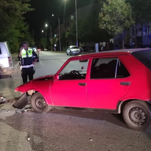 Konya Seydişehir'de otomobil ile motosiklet çarpıştı: 3 yaralı