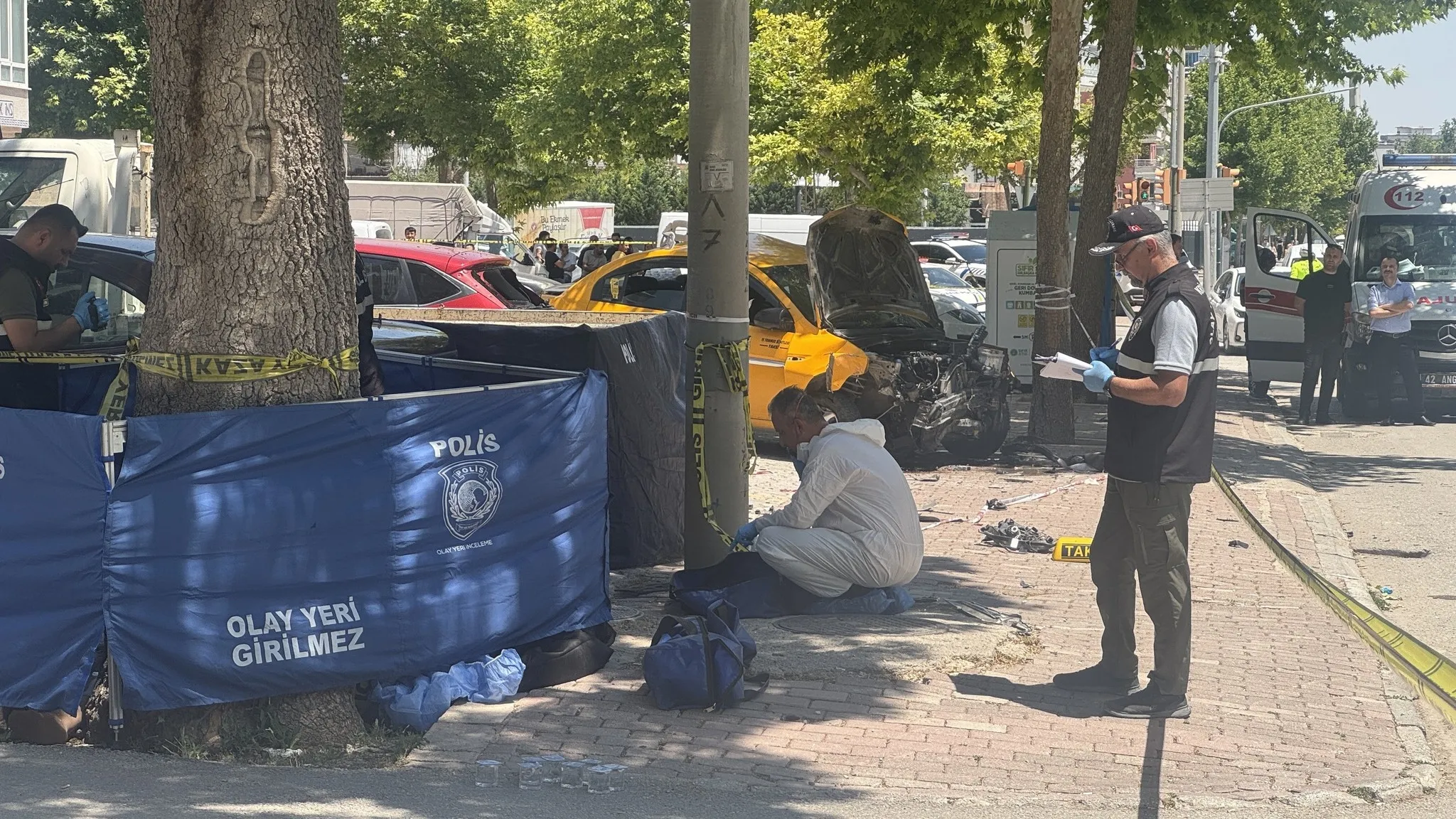 Konya'da taksi kaldırıma daldı: Anne ve kızı hayatını kaybetti