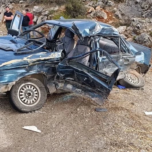 Konya'da Tır ile Otomobil Çarpıştı: 1 Ölü, 3 Yaralı
