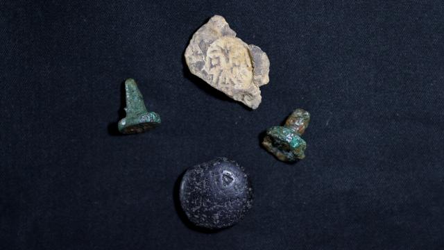 Konya'da 3 bin 500 Yıllık Luvice Mühür ve Roma Altın Muska Bulundu