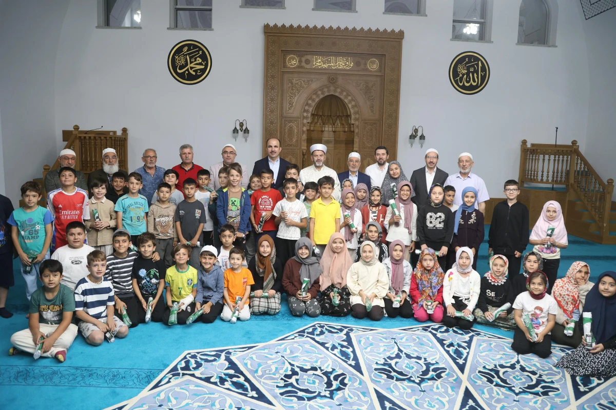 Konya'da Başkan Altay çocuklarla namaz safı tuttu